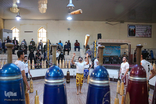 مراسم تجلیل از پهلوانان زورخانه ای در شیراز