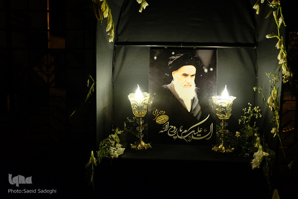 امام خمینی (ره)، حقیقت همیشه زنده