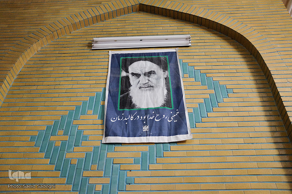 امام خمینی (ره)، حقیقت همیشه زنده