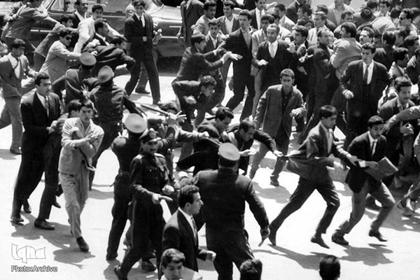 قیام خونین ۱۵خرداد۴۲