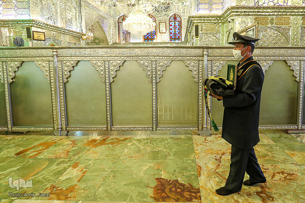 تعویض پرچم حرم مطهر شاهچراغ (ع) به مناسبت شهادت امام جعفر صادق (ع)