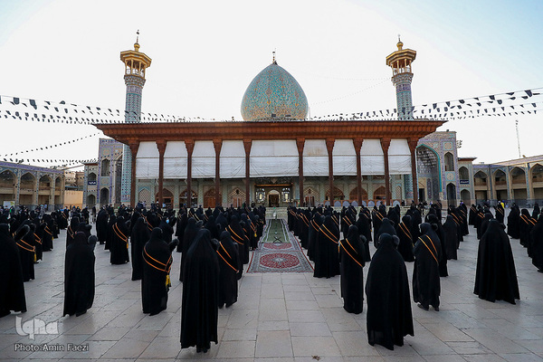 تعویض پرچم حرم مطهر شاهچراغ (ع) به مناسبت شهادت امام جعفر صادق (ع)