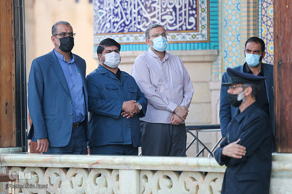 تعویض پرچم حرم مطهر شاهچراغ (ع) به مناسبت شهادت امام جعفر صادق (ع)