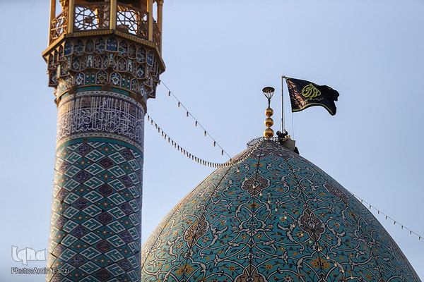 تعویض پرچم حرم مطهر شاهچراغ (ع) به مناسبت شهادت امام جعفر صادق (ع)