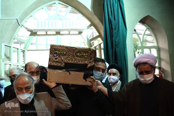 مراسم تشییع پیکر مرحوم حجت الاسلام والمسلمین علی اکبر محتشمی پور در جماران