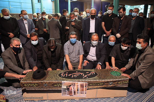 مراسم تشییع پیکر مرحوم حجت الاسلام والمسلمین علی اکبر محتشمی پور در جماران