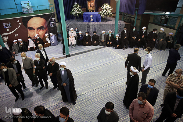 مراسم تشییع پیکر مرحوم حجت الاسلام والمسلمین علی اکبر محتشمی پور در جماران