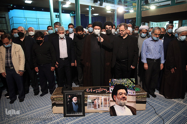 مراسم تشییع پیکر مرحوم حجت الاسلام والمسلمین علی اکبر محتشمی پور در جماران