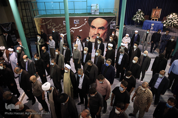 مراسم تشییع پیکر مرحوم حجت الاسلام والمسلمین علی اکبر محتشمی پور در جماران
