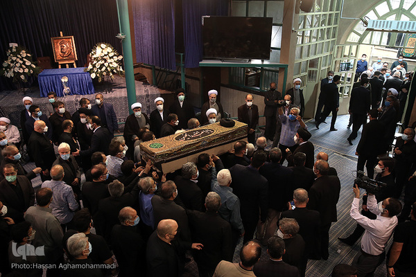 مراسم تشییع پیکر مرحوم حجت الاسلام والمسلمین علی اکبر محتشمی پور در جماران