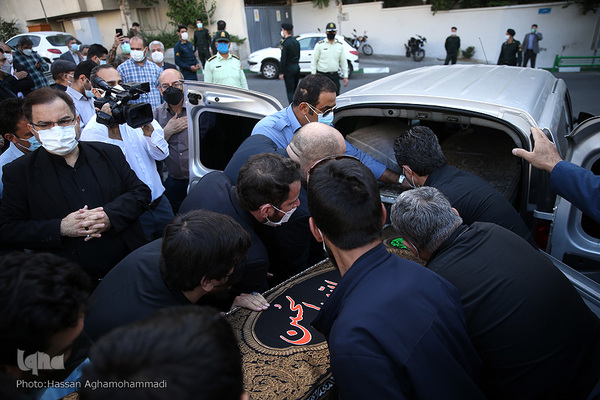 مراسم تشییع پیکر مرحوم حجت الاسلام والمسلمین علی اکبر محتشمی پور در جماران