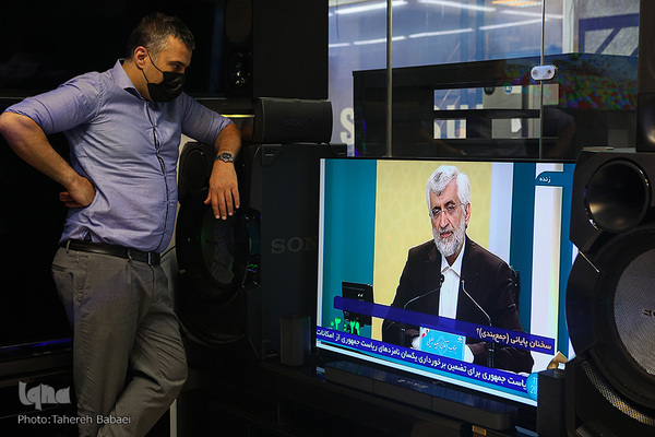 دومین مناظره تلویزیونی نامزدهای سیزدهمین دوره انتخابات ریاست جمهوری با موضوعات فرهنگی، اجتماعی و سیاسی با حضور هفت نامزد ریاست جمهوری برگزار شد.