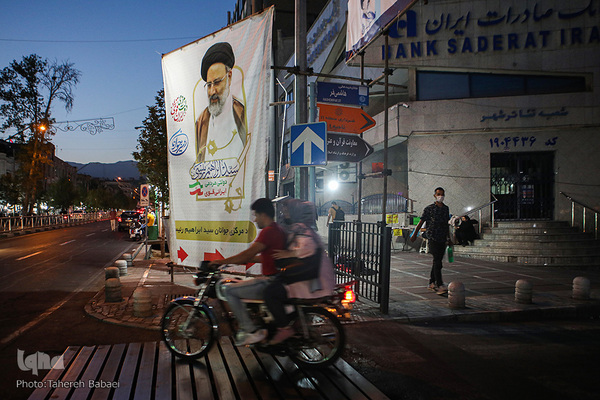 دومین مناظره تلویزیونی نامزدهای سیزدهمین دوره انتخابات ریاست جمهوری با موضوعات فرهنگی، اجتماعی و سیاسی با حضور هفت نامزد ریاست جمهوری برگزار شد.