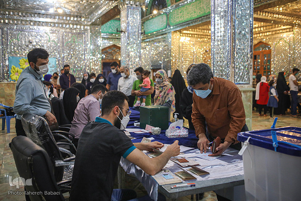 ساعات پایانی انتخابات۱۴۰۰ در حرم امام زاده حسن(ع)