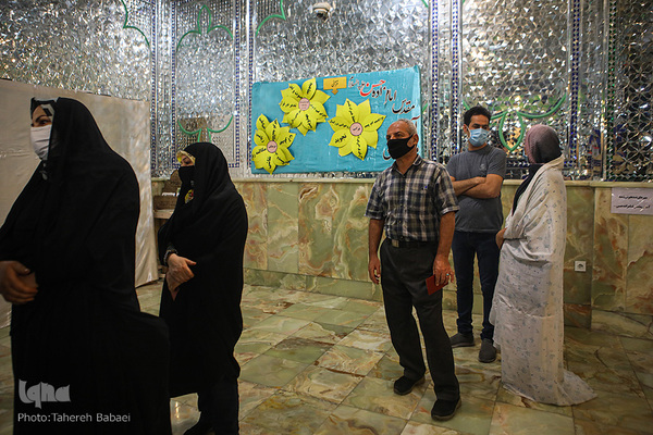 ساعات پایانی انتخابات۱۴۰۰ در حرم امام زاده حسن(ع)