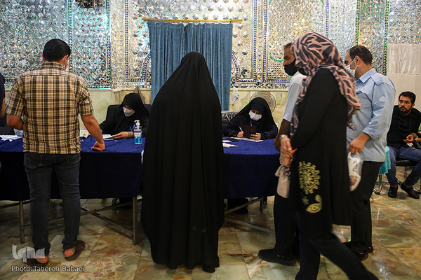 ساعات پایانی انتخابات۱۴۰۰ در حرم امام زاده حسن(ع)