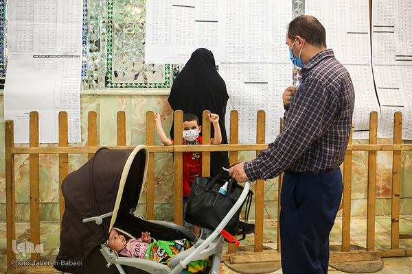 ساعات پایانی انتخابات۱۴۰۰ در حرم امام زاده حسن(ع)