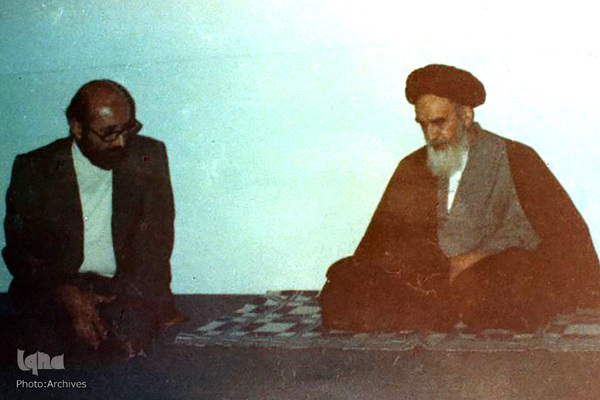 شهید مصطفی چمران در محضر امام خمینی(ره)