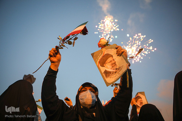 برگزاری جشن پیروزی هواداران حجت‌الاسلام والمسلمین رئیسی در میدان امام حسین(ع)