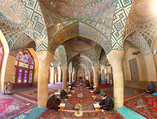 جلسات جزءخوانی و تفسیر قرآن كریم در مسجد تاریخی نصیرالملک شیراز