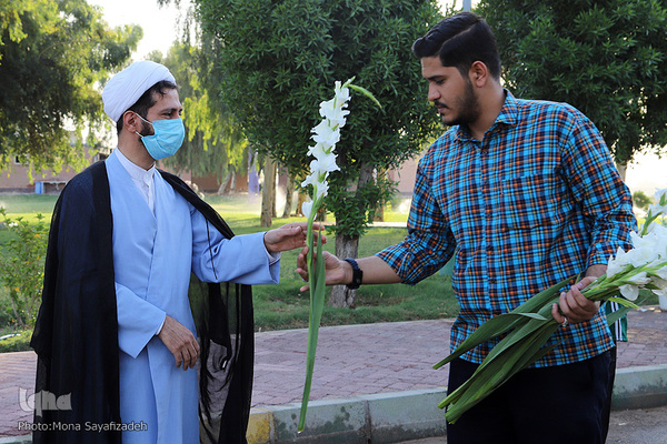 ادای احترام خدام رضوی به مقام والای شهدای گمنام اهواز