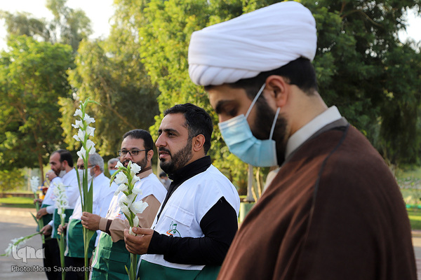 ادای احترام خدام رضوی به مقام والای شهدای گمنام اهواز