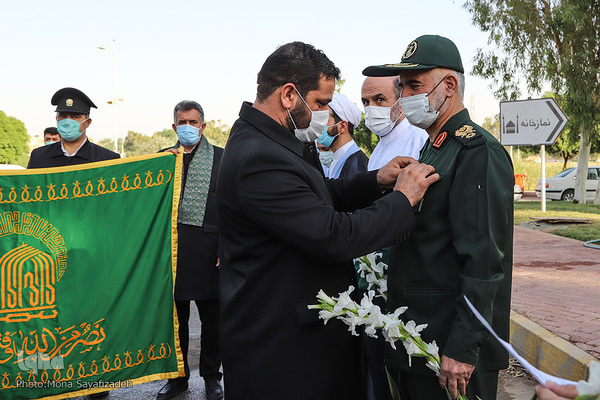 ادای احترام خدام رضوی به مقام والای شهدای گمنام اهواز