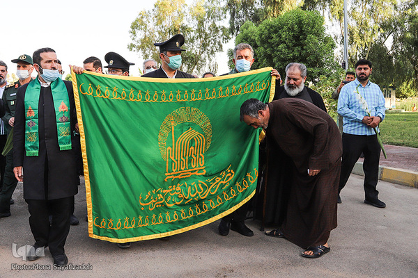 ادای احترام خدام رضوی به مقام والای شهدای گمنام اهواز