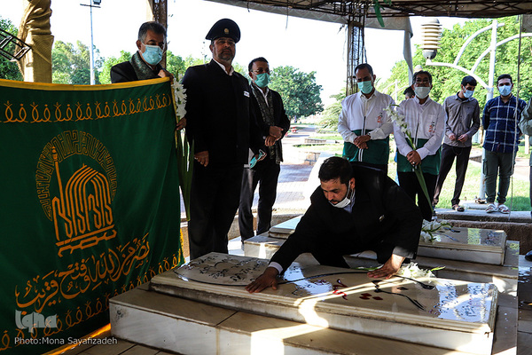 ادای احترام خدام رضوی به مقام والای شهدای گمنام اهواز