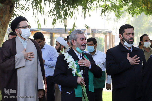 ادای احترام خدام رضوی به مقام والای شهدای گمنام اهواز