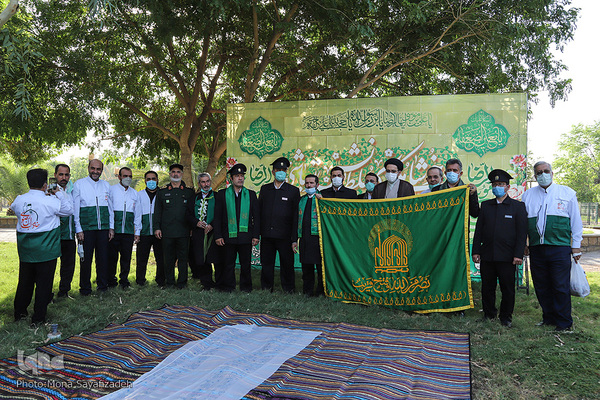 ادای احترام خدام رضوی به مقام والای شهدای گمنام اهواز