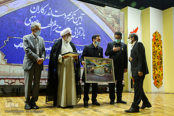 رونمایی از تقریظ رهبر معظم انقلاب اسلامی بر کتاب «عمارت خانه خورشید»