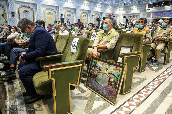 رونمایی از تقریظ رهبر معظم انقلاب اسلامی بر کتاب «عمارت خانه خورشید»
