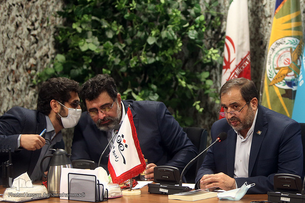 مراسم رونمایی کتاب «جنگ و صلح» روایتی از سال‌های قبل و بعد از پذیرش قطعنامه ۵٩٨