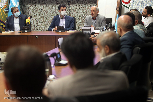 مراسم رونمایی کتاب «جنگ و صلح» روایتی از سال‌های قبل و بعد از پذیرش قطعنامه ۵٩٨