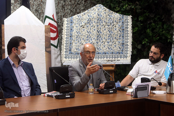 مراسم رونمایی کتاب «جنگ و صلح» روایتی از سال‌های قبل و بعد از پذیرش قطعنامه ۵٩٨