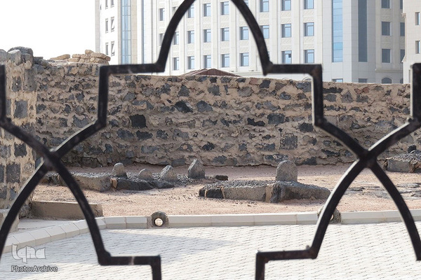 حرم بی نشان باقر آل محمد(ص) در قبرستان بقیع