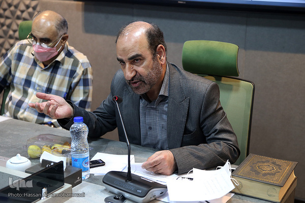 نشست بررسی هویت ملی و زبان فارسی