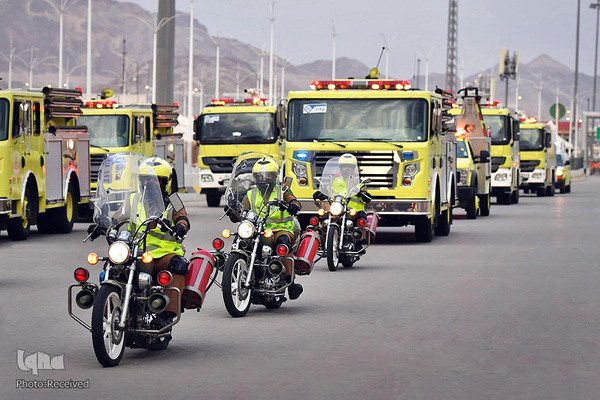 وقوف زائران در صحرای عرفات