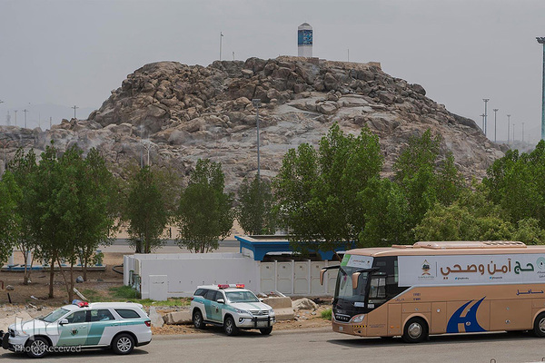 وقوف زائران در صحرای عرفات