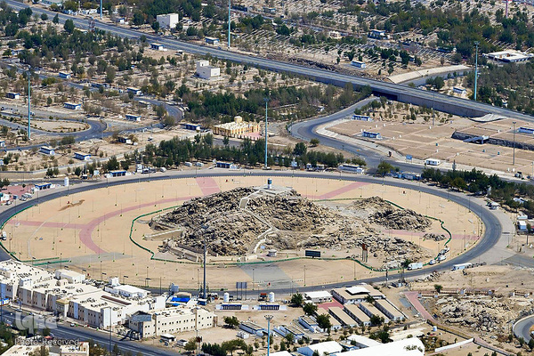 وقوف زائران در صحرای عرفات