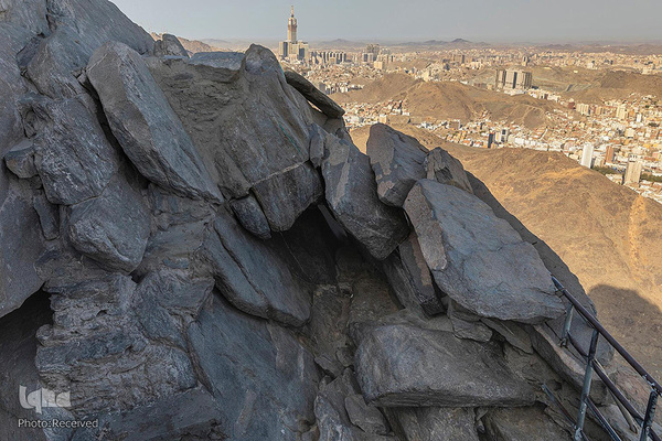 وقوف زائران در صحرای عرفات