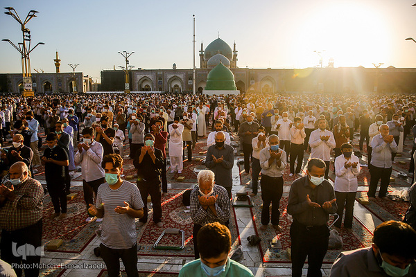 اقامه نماز عید قربان در حرم امام رضا(ع)