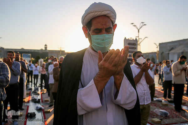 اقامه نماز عید قربان در حرم امام رضا(ع)