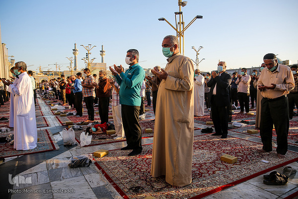 اقامه نماز عید قربان در حرم امام رضا(ع)