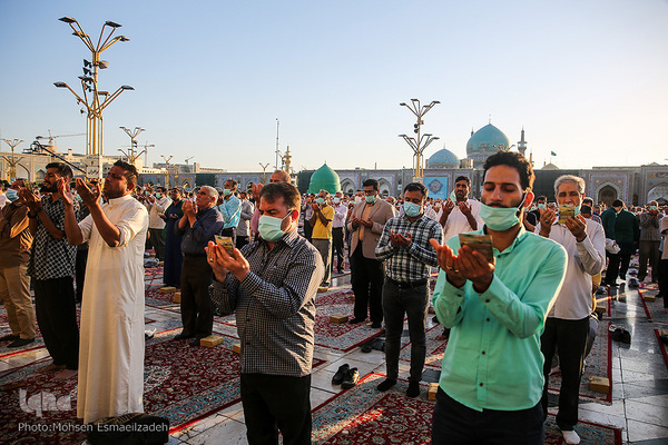 اقامه نماز عید قربان در حرم امام رضا(ع)