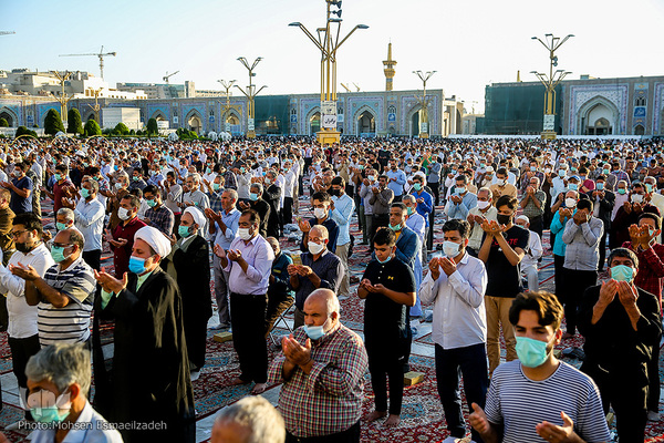 اقامه نماز عید قربان در حرم امام رضا(ع)