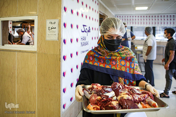 سفره رنگین نیازمندان در عید قربان به دست فالورهای هم نمک