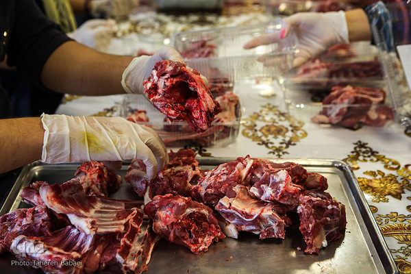 سفره رنگین نیازمندان در عید قربان به دست فالورهای هم نمک