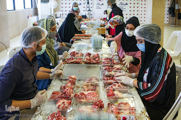 سفره رنگین نیازمندان در عید قربان به دست فالورهای هم نمک